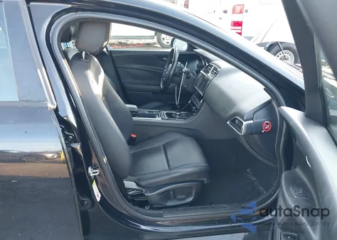 2018 Jaguar Xe 25T z USA, uszkodzony, nr VIN SAJAR4FX2JCP35800